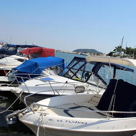 아파트 Litsa-studio *